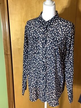 Eddie Bauer navy tree shirt, size large